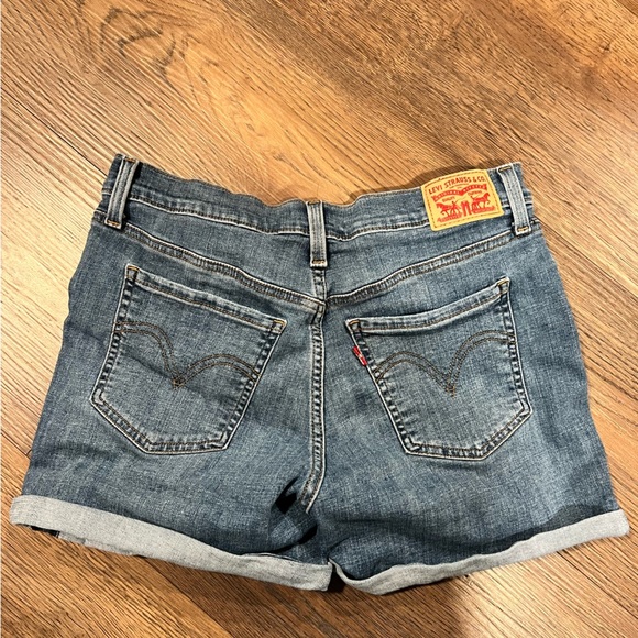 Levi’s Mid-Length Short Size 29 - Picture 3 of 3
